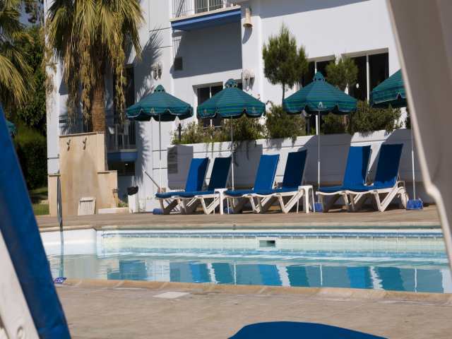 Blue Crane Hotel Apts Limassol Luaran gambar